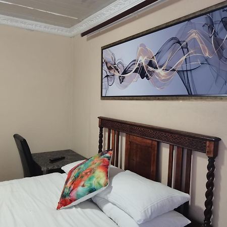 Ronvu @ Bertram Apartment East London Bagian luar foto